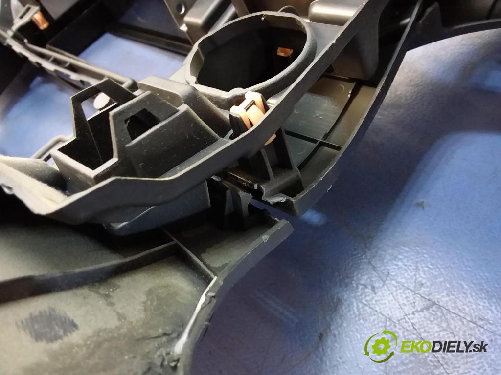 Suzuki Swift 2011 kokpit,pristrojová doska