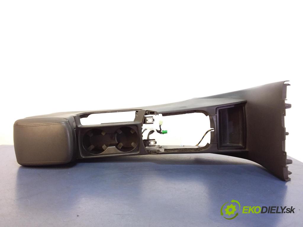 Volvo V50 2004 tunel Stredný: 8687408