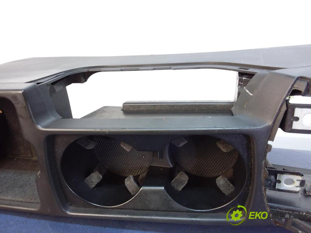 Volvo V50 2004 tunel Stredný: 8687408