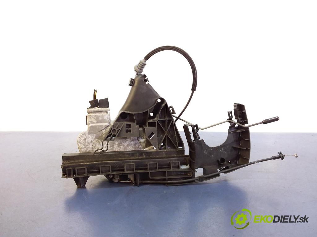 Volvo V50 2004 zámek dveře před Levý: 30799334