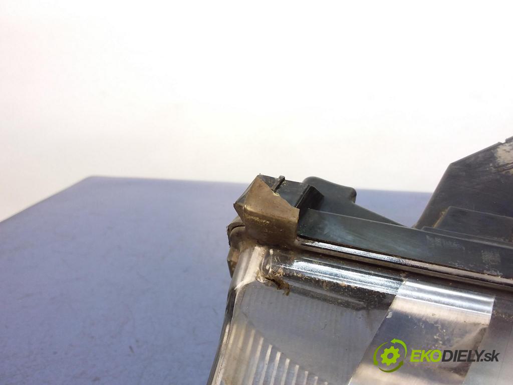 Ford Focus 2001 Reflektor: v pravo: 2M5113100