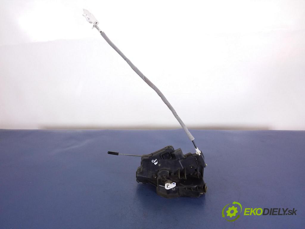 Bmw Seria 3 2004 zámok dvere Predné v pravo: