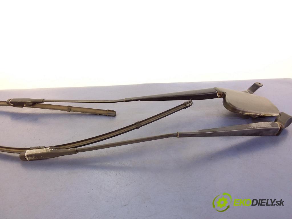 Mercedes R-klasa 2006 Paže: Stěrače: před A2518200840