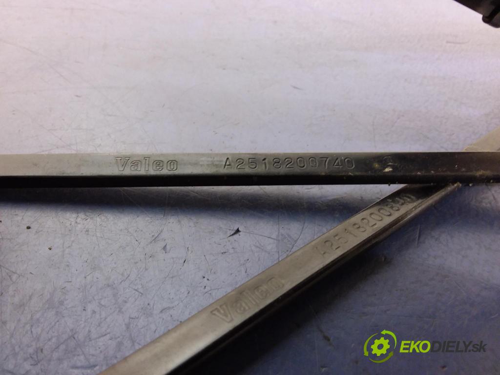 Mercedes R-klasa 2006 Paže: Stěrače: před A2518200840