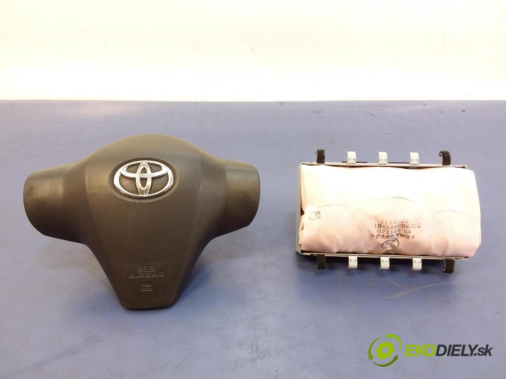 Toyota Yaris 2006 kokpit,pristrojová doska