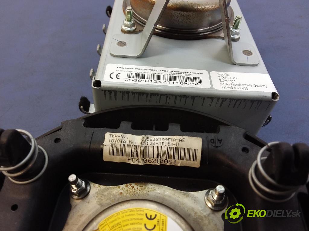 Toyota Yaris 2006 kokpit,pristrojová doska 