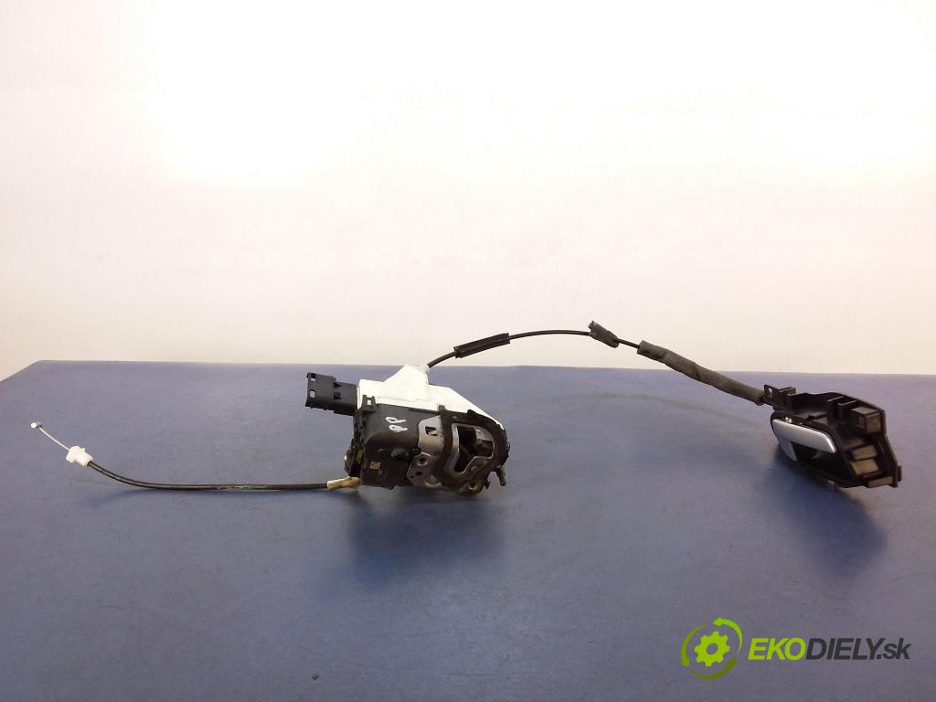 Citroen C5 2010 zámek dveře před v pravo: A01777