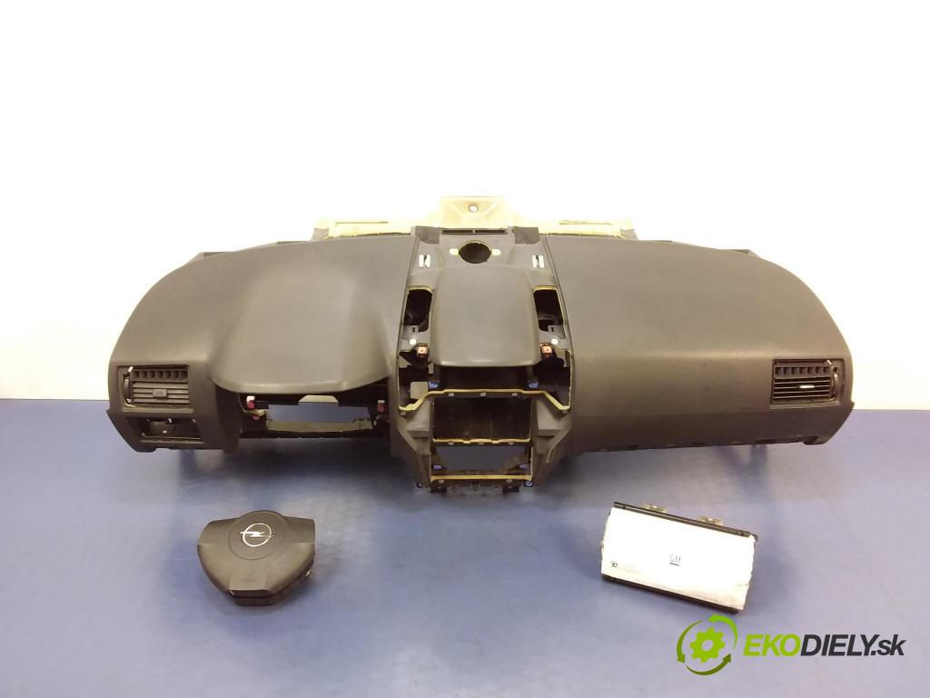 Opel Zafira 2009 kokpit,pristrojová doska 