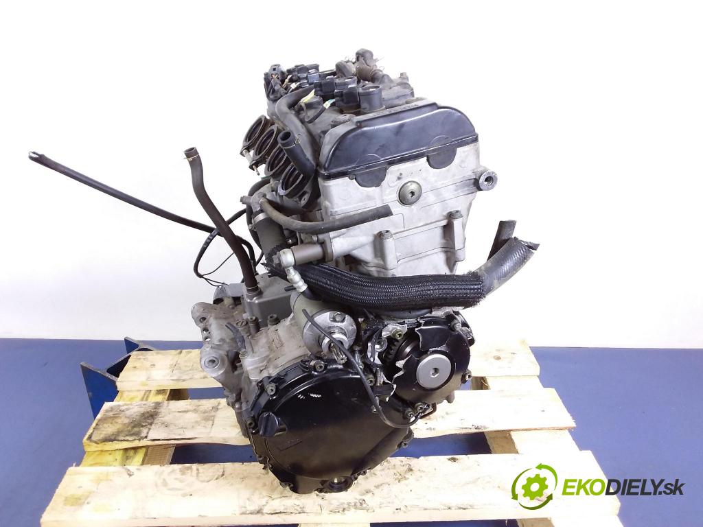 Suzuki Gsx 0 motor Benzín