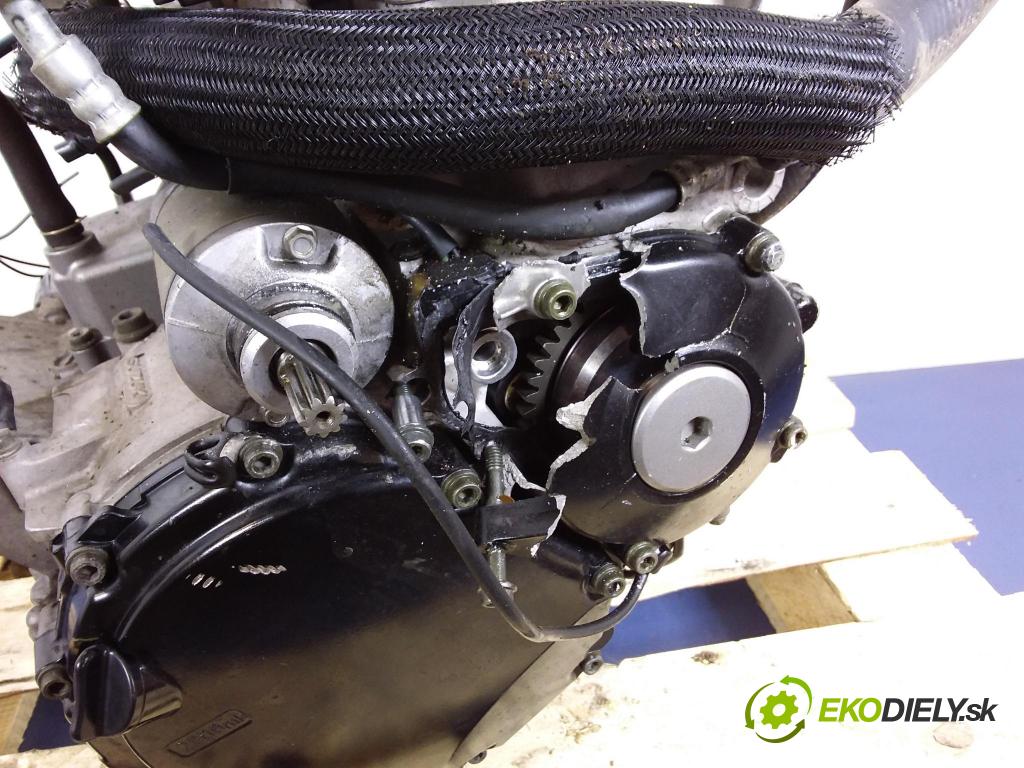 Suzuki Gsx 0 motor Benzín