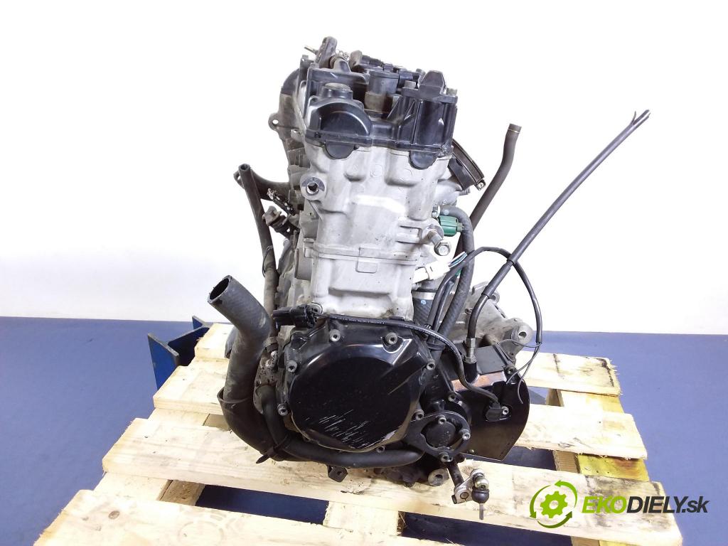 Suzuki Gsx 0 motor Benzín