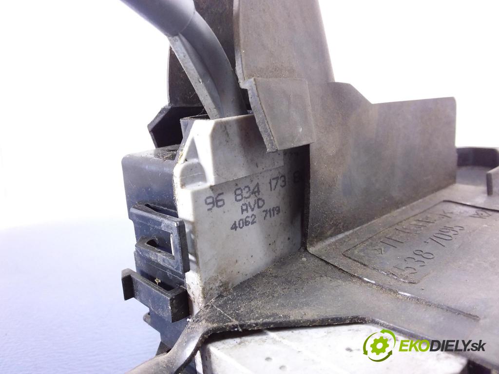 Citroen C4 2007 zámok dvere Predné v pravo: 9683417380