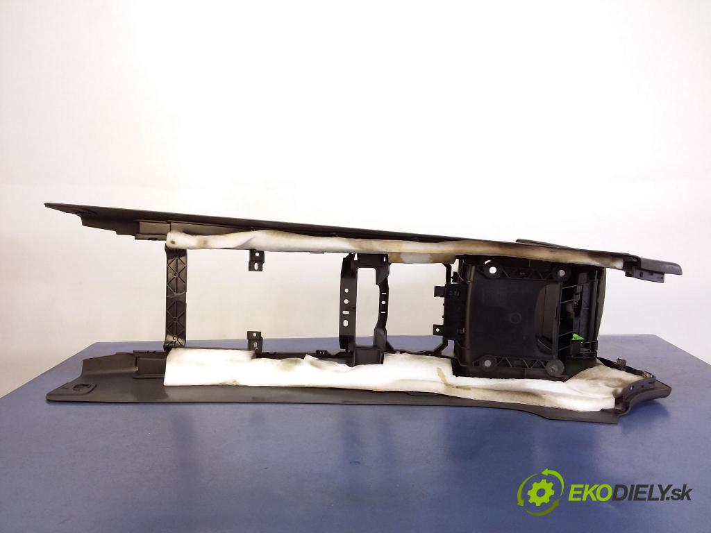 Vw Touareg 2005 tunel Stredný: 7L6863762D