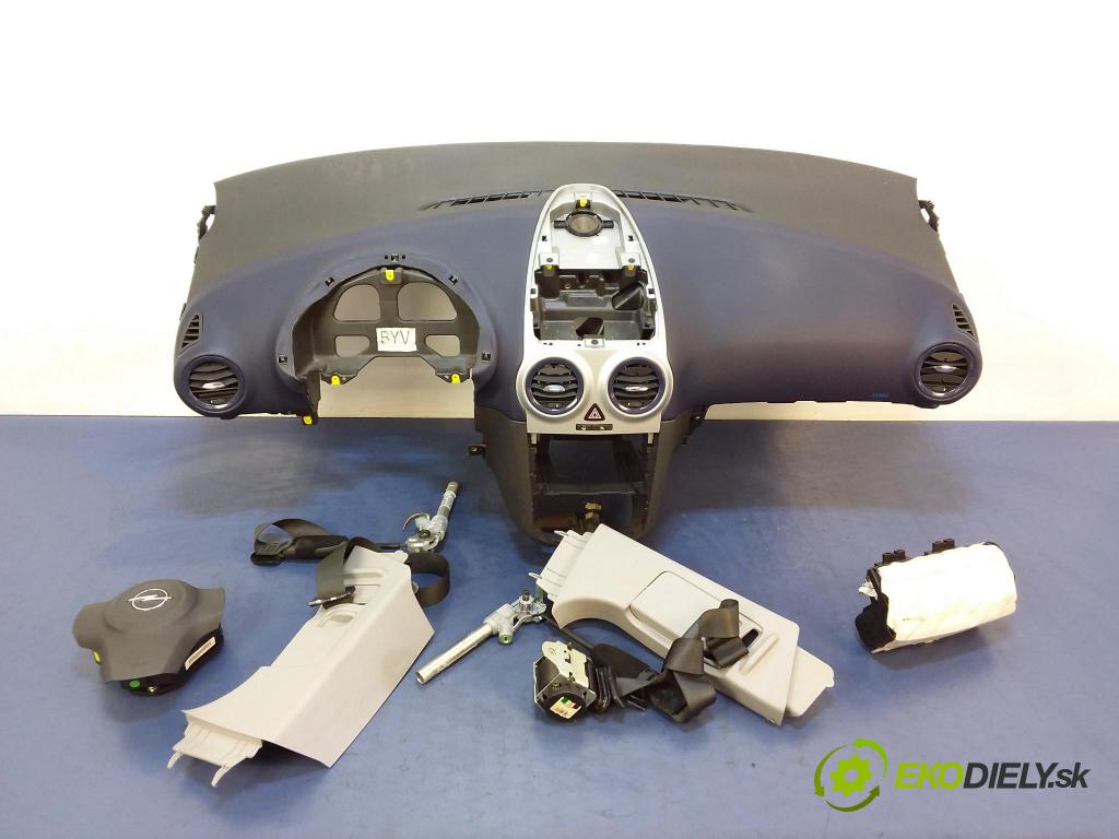 Opel Corsa 2008 kokpit,pristrojová doska