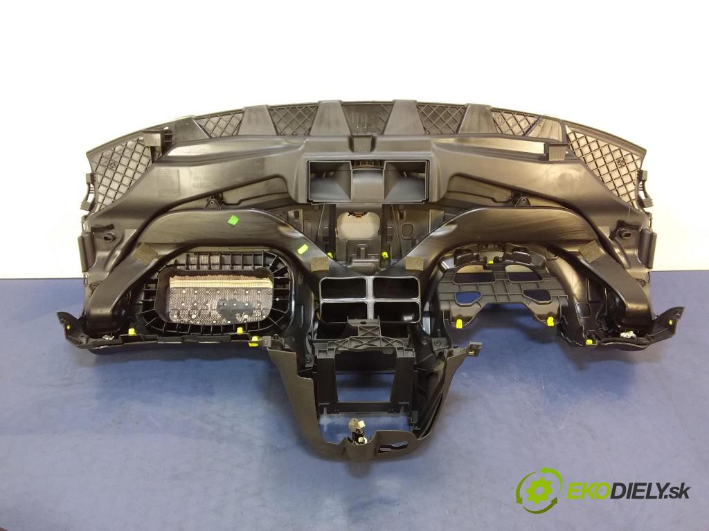 Opel Corsa 2008 kokpit,pristrojová doska