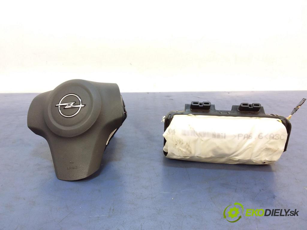Opel Corsa 2008 kokpit,pristrojová doska