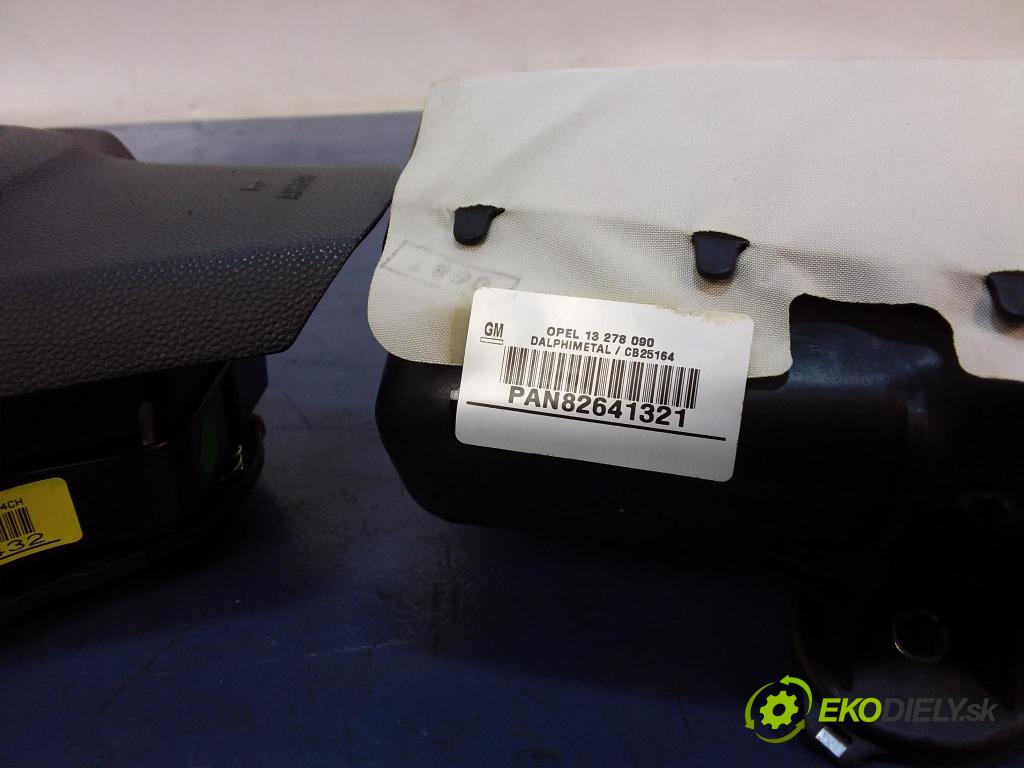 Opel Corsa 2008 kokpit,pristrojová doska
