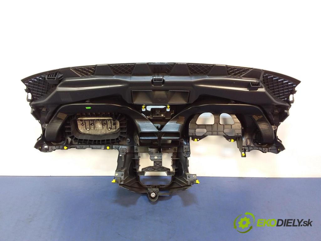 Opel Corsa 2009 kokpit,pristrojová doska
