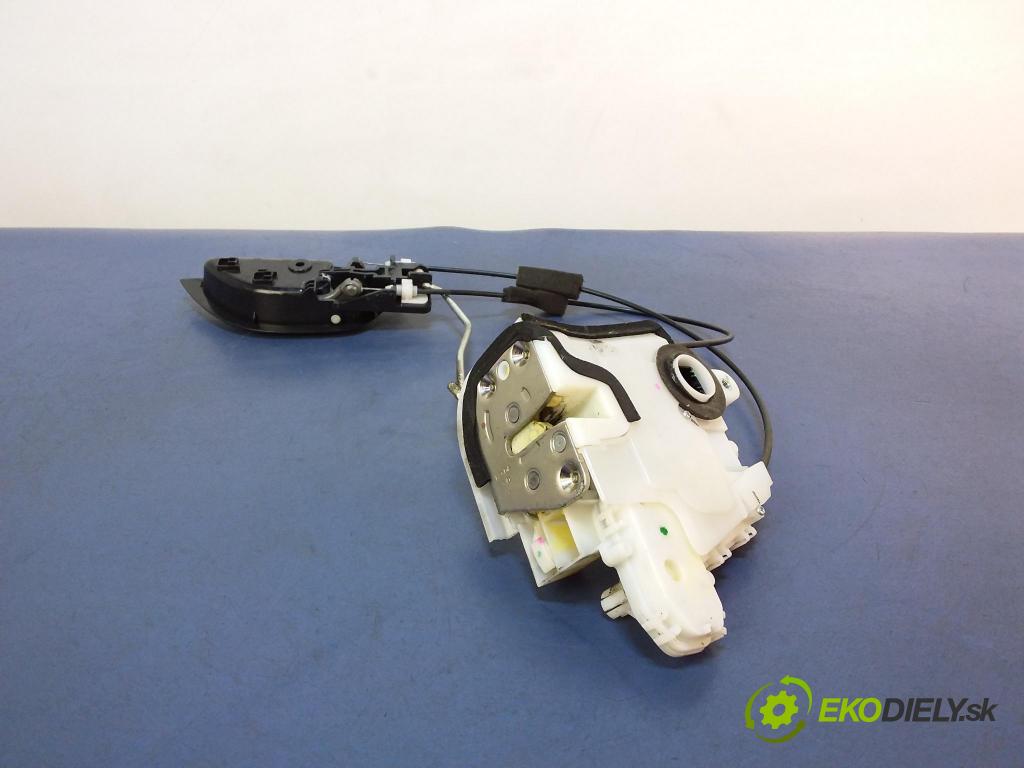 Honda Jazz 2010 zámok dvere Predné Vľavo: 