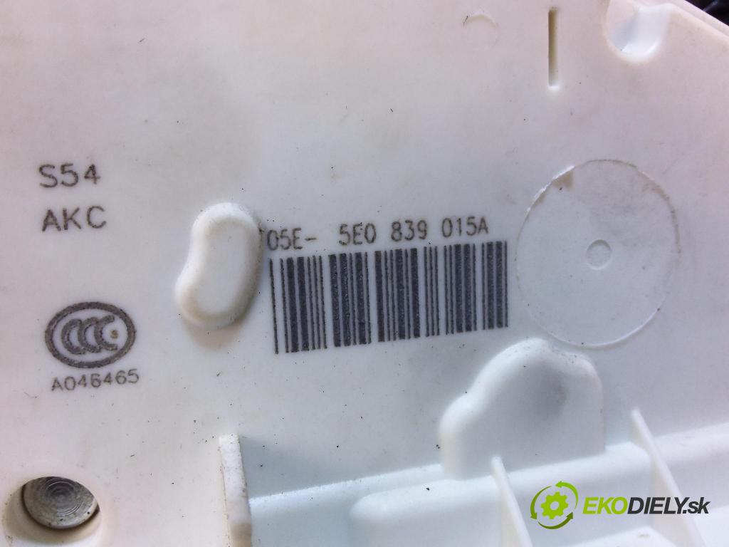 Skoda Octavia 2016 zámok dvere zad Vľavo: 5E0839015A