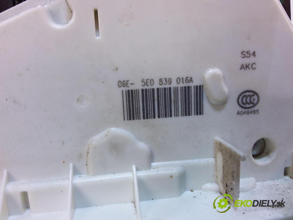 Skoda Octavia 2016 zámek dveře Zad: v pravo: 5E0839016A