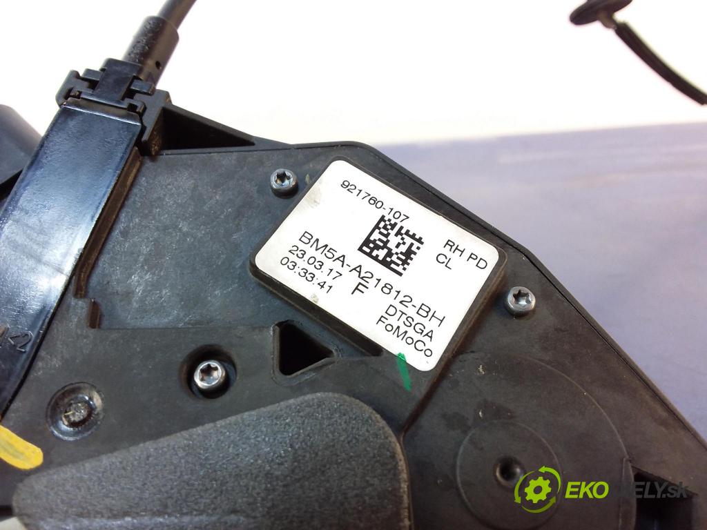 Ford Transit courier 2017 zámek dveře před v pravo: 921760-107