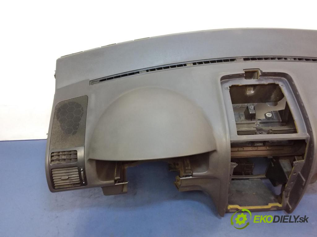 Vw Touran 2007 kokpit,pristrojová doska