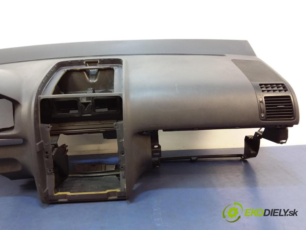 Vw Touran 2007 kokpit,pristrojová doska