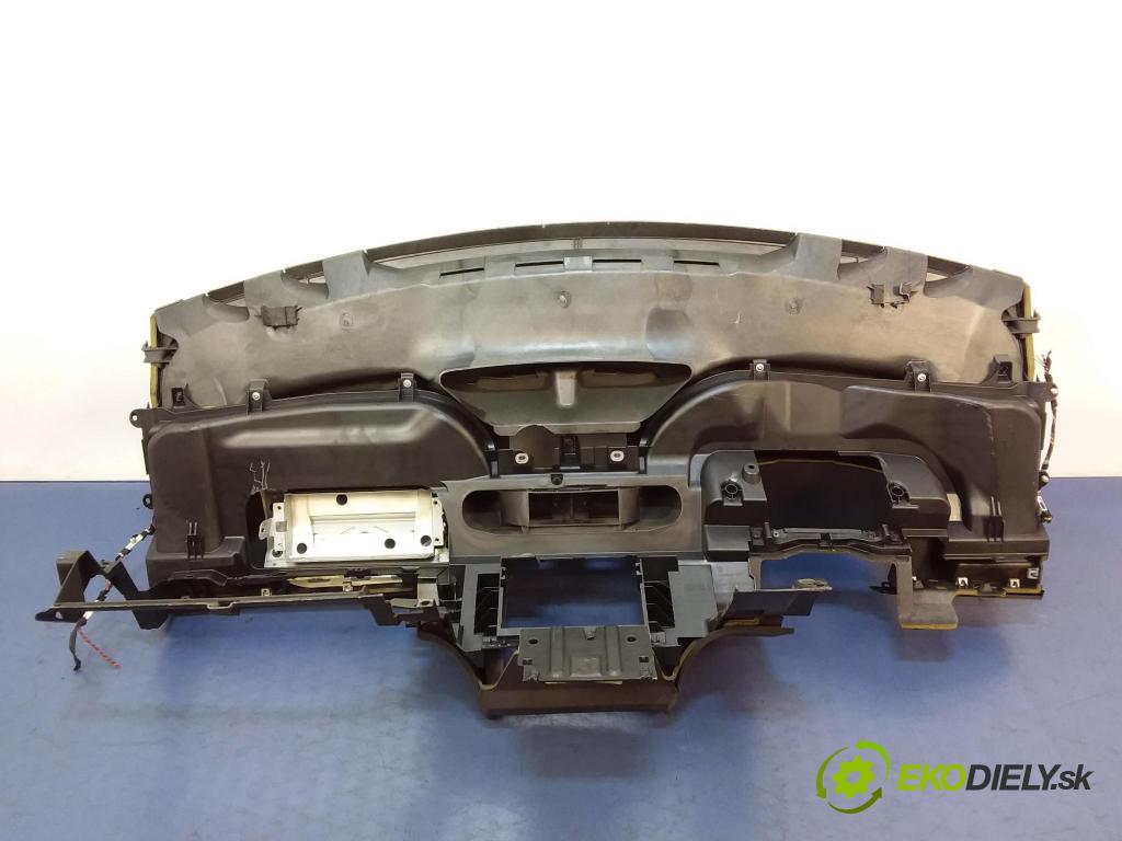 Vw Touran 2007 kokpit,pristrojová doska