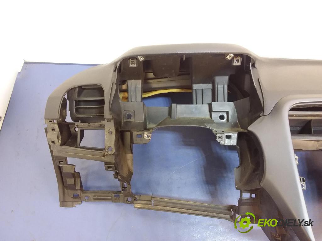 Fiat Punto 2007 kokpit,pristrojová doska