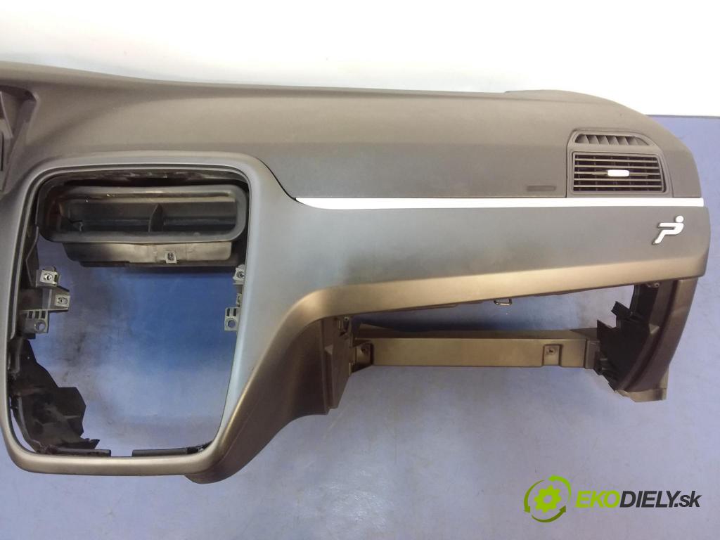 Fiat Punto 2007 kokpit,pristrojová doska
