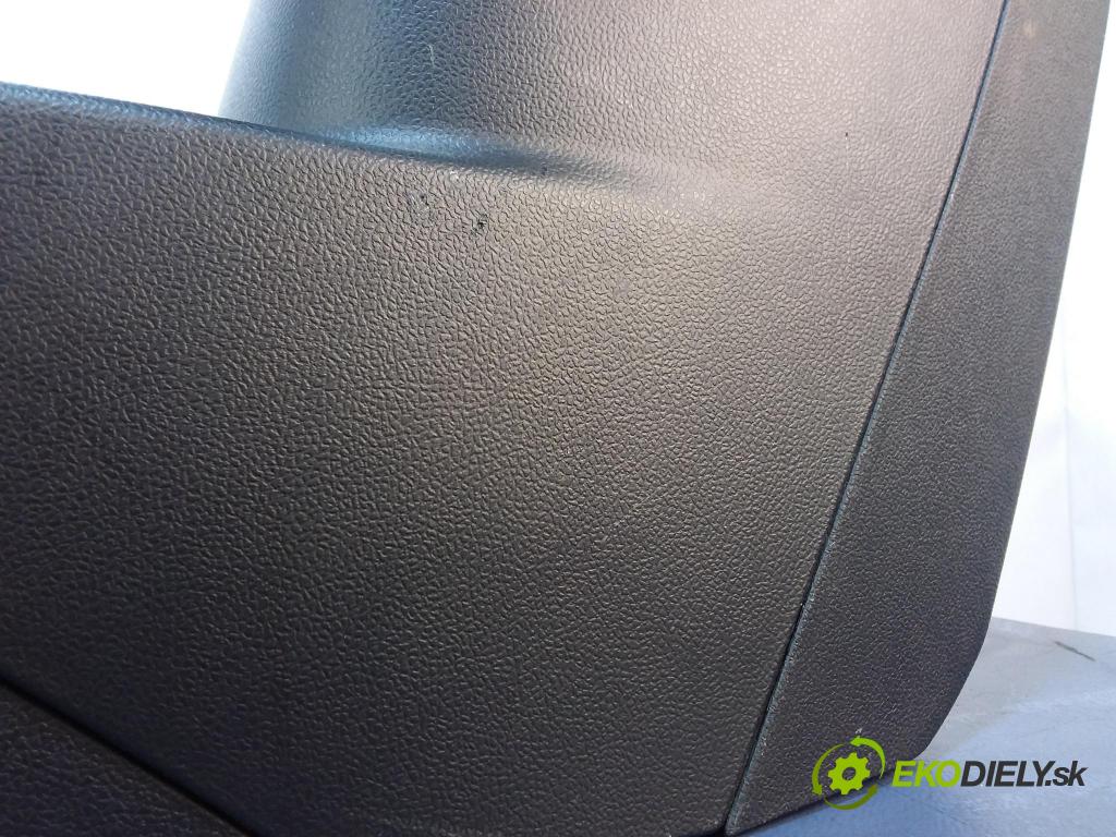 Ford Focus 2019 tunel Stredný: