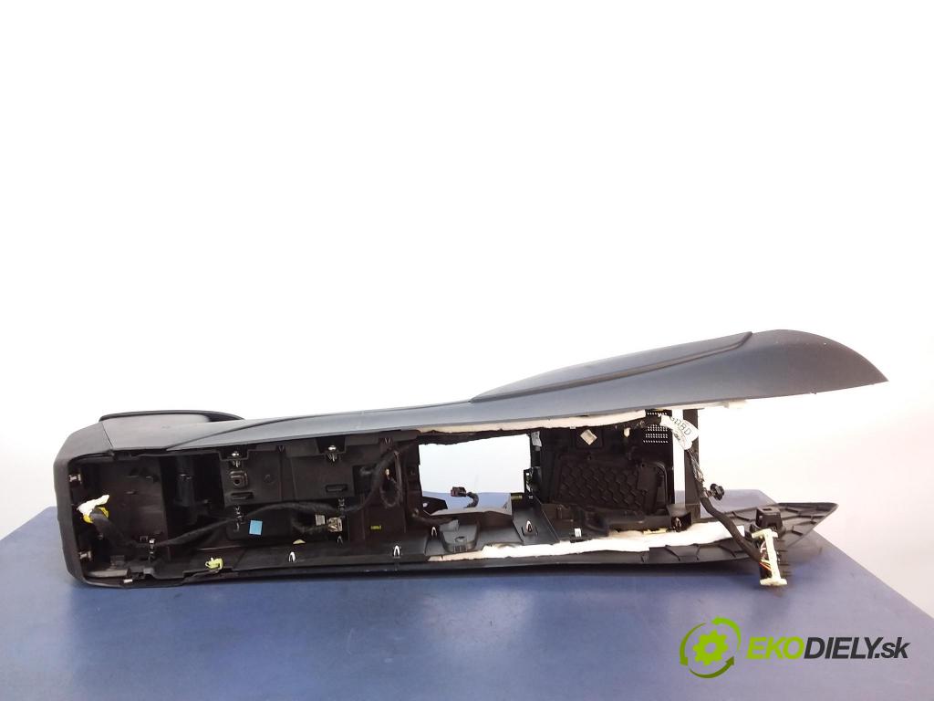 Ford Focus 2019 tunel Stredný: