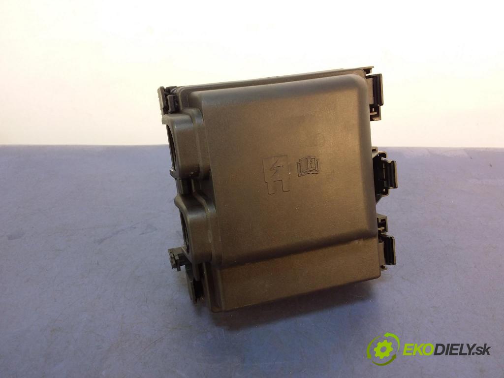 Ford Focus 2019 skrinka Poistky: JX6T14D068-AD