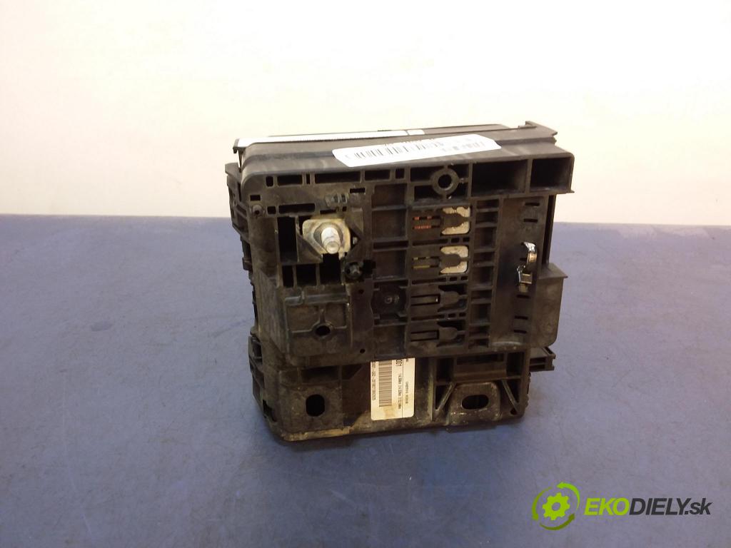 Ford Focus 2019 skrinka Poistky: JX6T14D068-AD