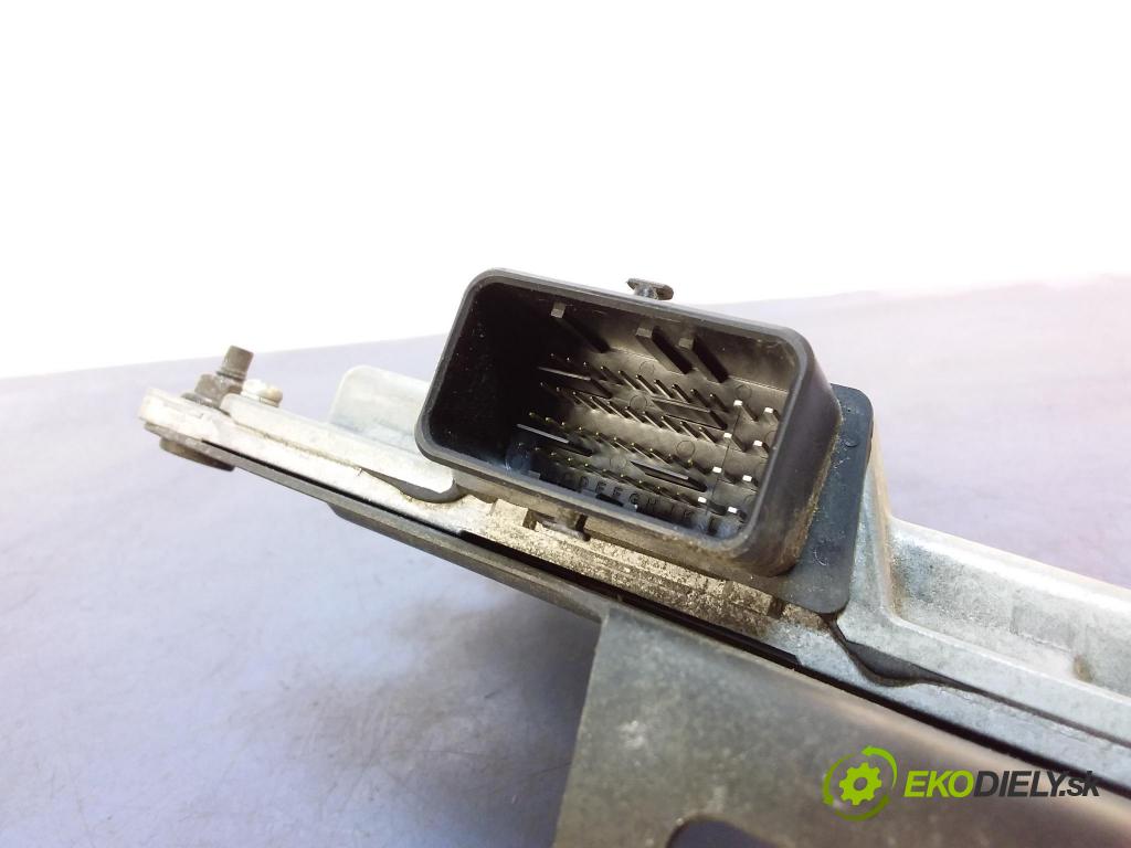 Nissan Juke 2016 riadiaca jednotka skrine EMU10-081N