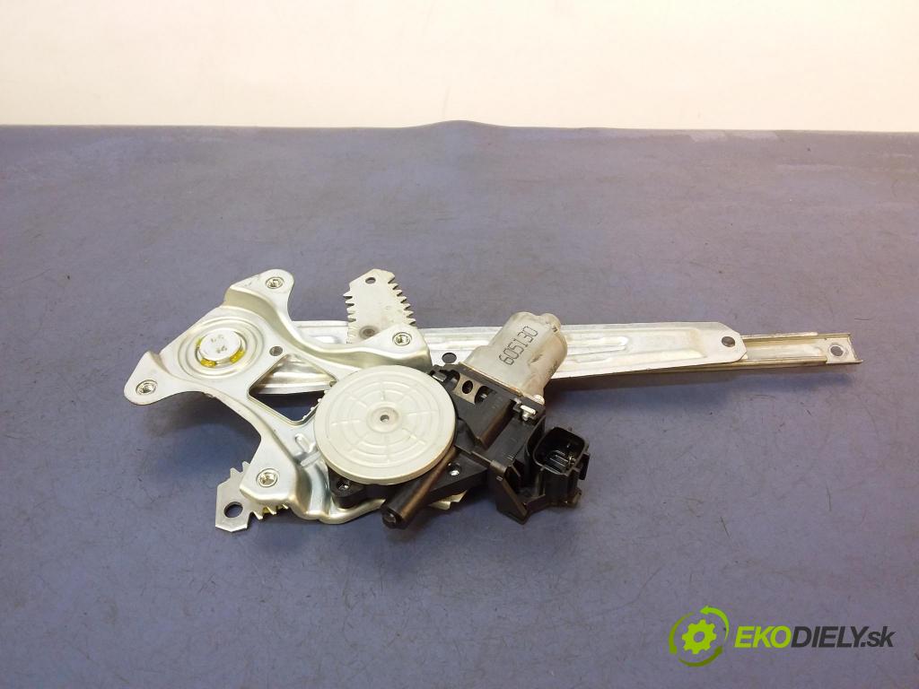 Nissan Juke 2016 motor: Stierače: zad 827310V01C