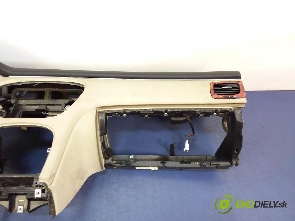 Peugeot 607 2007 kokpit,pristrojová doska