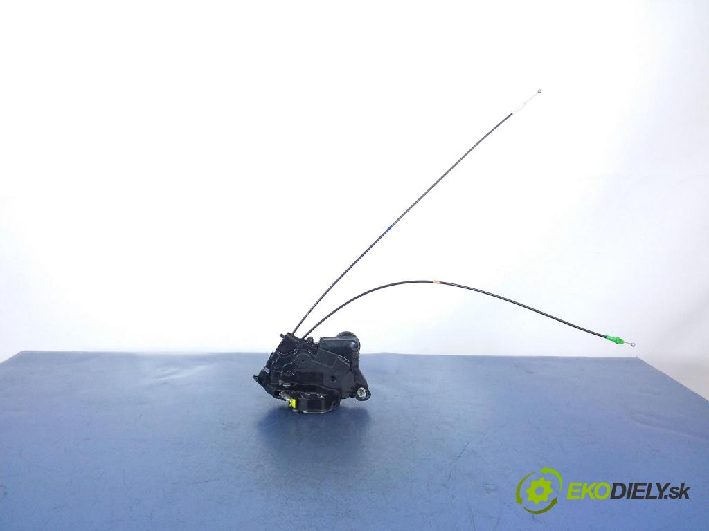 Toyota Yaris 2009 zámek dveře před Levý: 