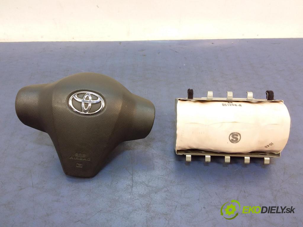 Toyota Yaris 2009 kokpit,pristrojová doska