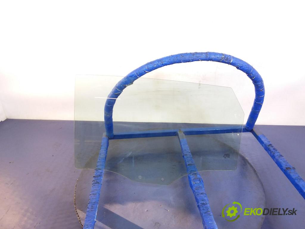 Seat Leon 2013 sklo dvere zad ľavé