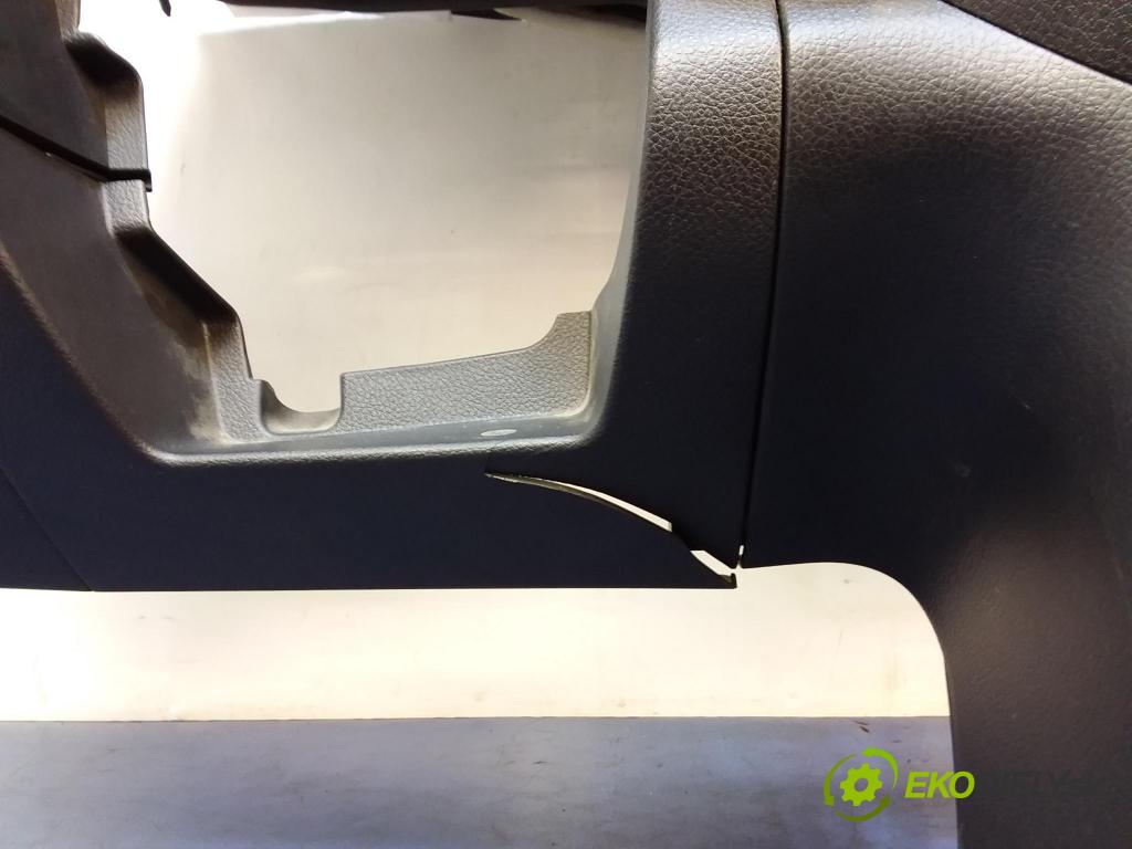 Nissan Note 2011 kokpit,pristrojová doska