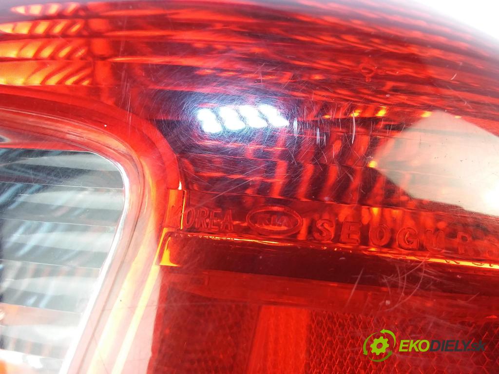 Kia Rio 2004 svetlo / reflektor zad Prava: Vonkajsia: 92402-FD0