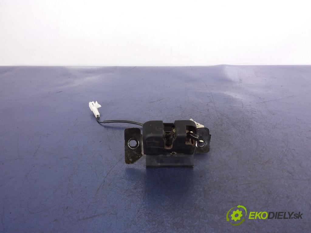 Kia Rio 2004 zámek Klapky: kufr