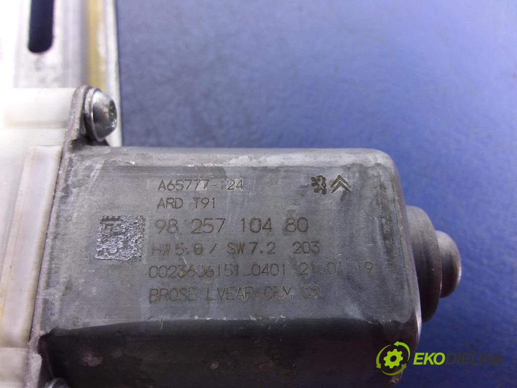 Peugeot 308 2019 mechanismus stahování Sklenka: Zad: v pravo: 9825710480