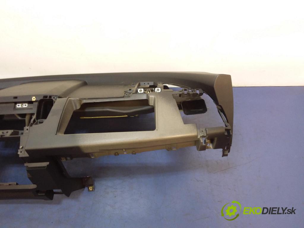Nissan Murano 2005 kokpit,pristrojová doska