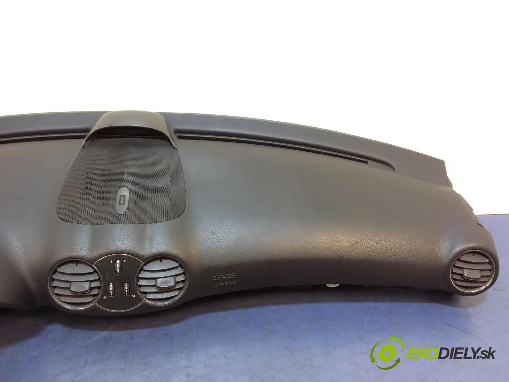Mercedes CLK-Klasa 2003 kokpit,pristrojová doska