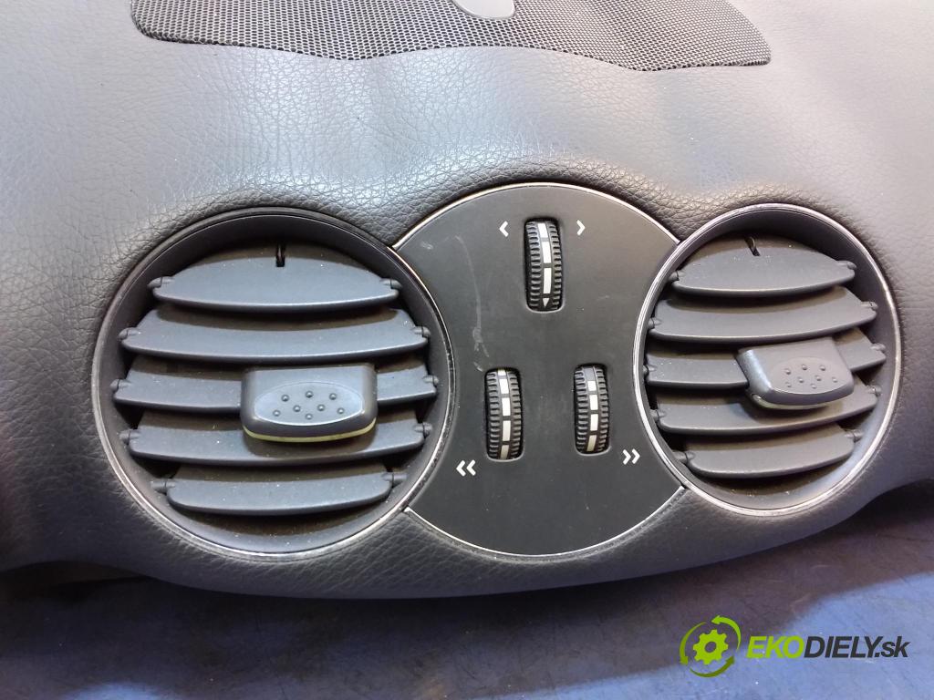 Mercedes CLK-Klasa 2003 kokpit,pristrojová doska