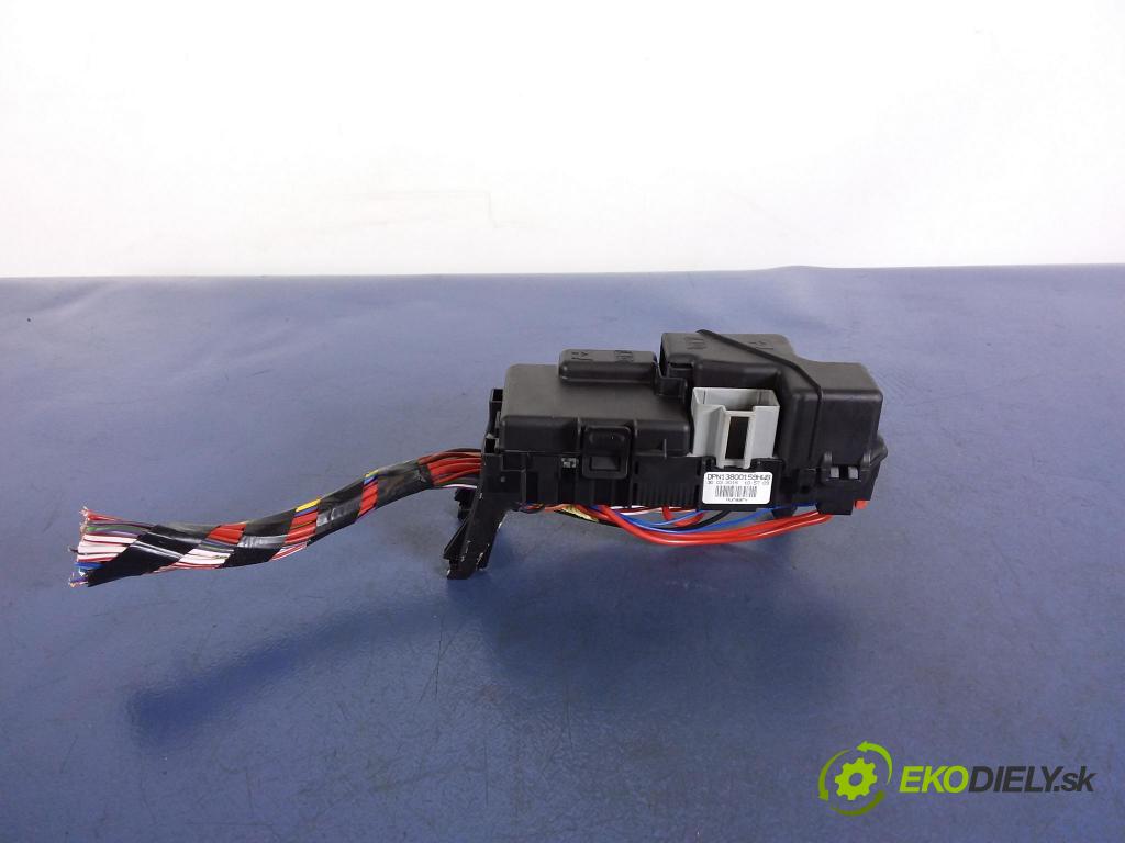 Volvo V60 2015 skrinka Poistky: 30659288