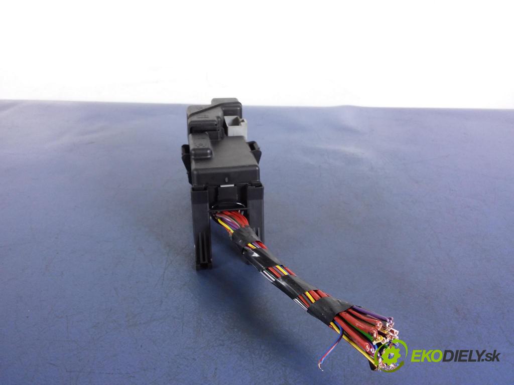 Volvo V60 2015 skrinka Poistky: 30659288